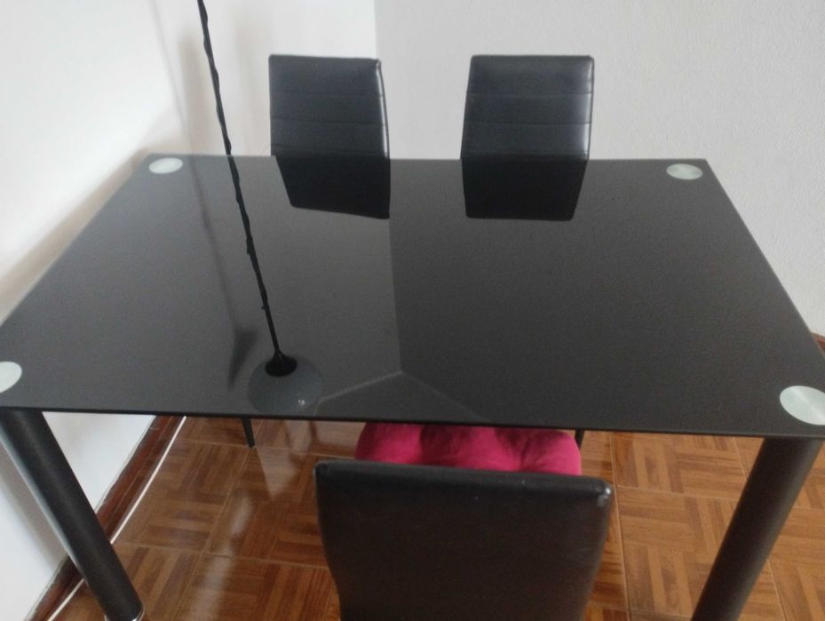 Mesa de jantar em vidro