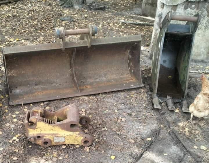 Sprzedam nowe łyżki do koparko-ładowarki orginał(CAT)