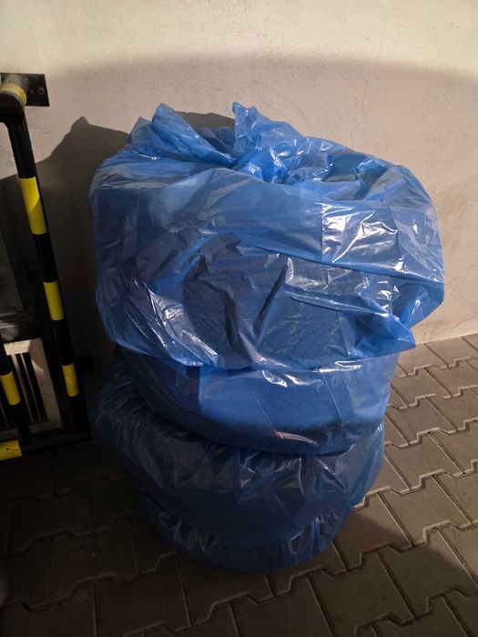 Komplet kół zimowych BMW Y-Spoke 380 17" Goodyear UG Performance 2 RoF