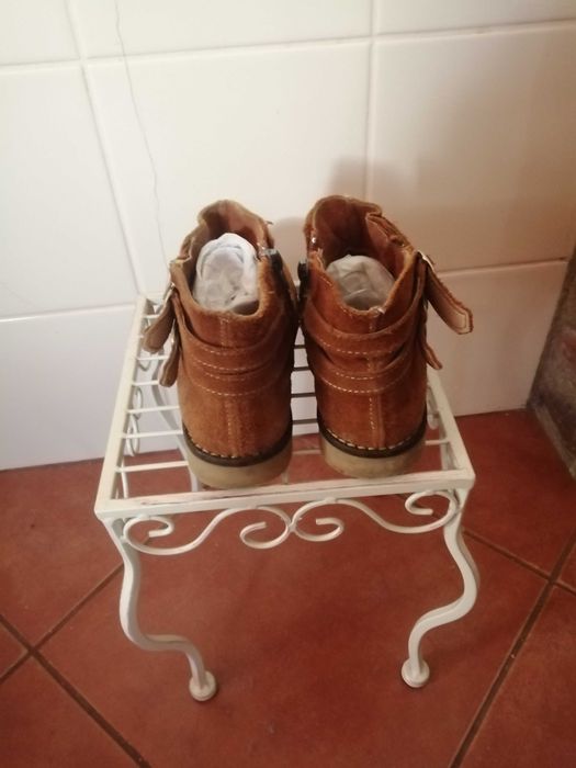 Botas em pele/camurça 30 bom estado