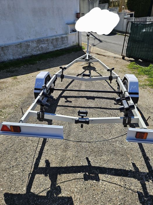 Reboque / atrelado para barco 5.5m ou 6m