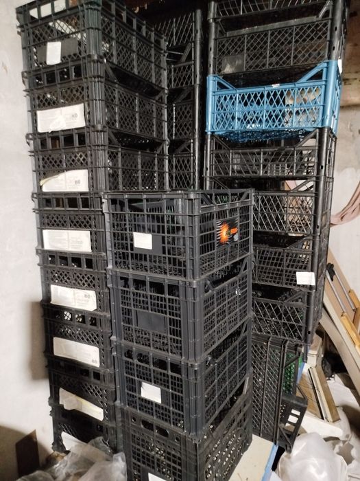 Пластикові ящики