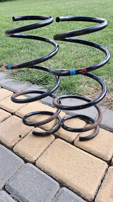 Sprężyny przednie Toyota Auris