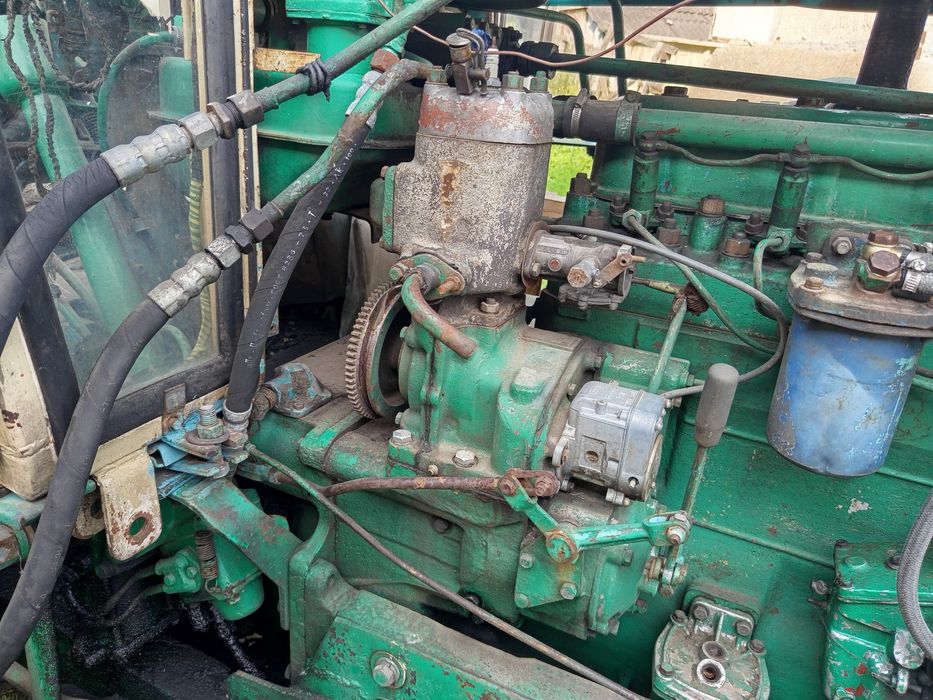 Екскаватор ЮМЗ 6