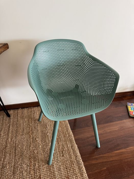 Cadeiras sortidas semi-novas