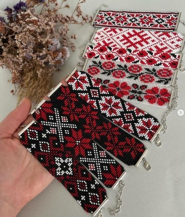 Браслети з бісеру, гердани, чокери