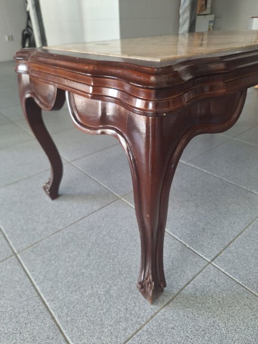 Mesa de centro com pedra mármore