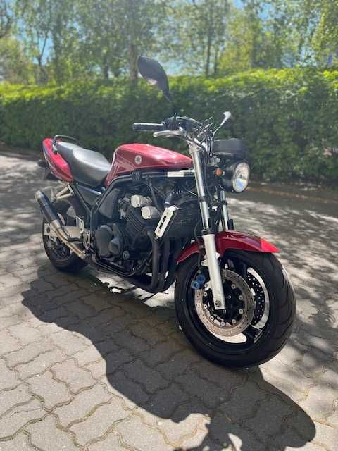 Motocykl Yamaha FZS 600
