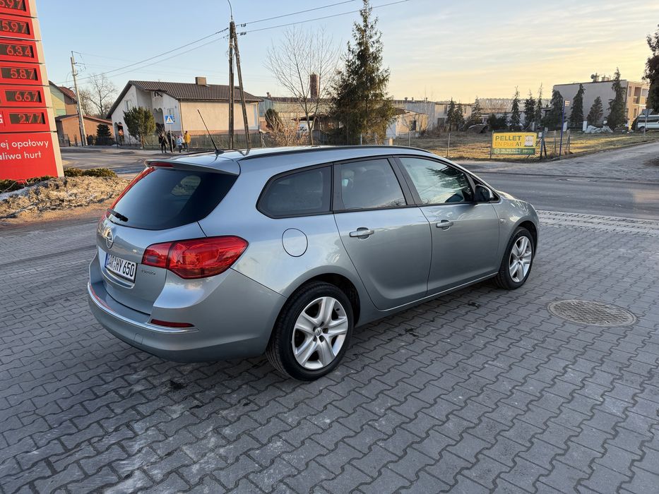 Opel Astra J Kombi  LIFT ! 1.4 Turbo Klima Alu PDC LED ! Serwis!