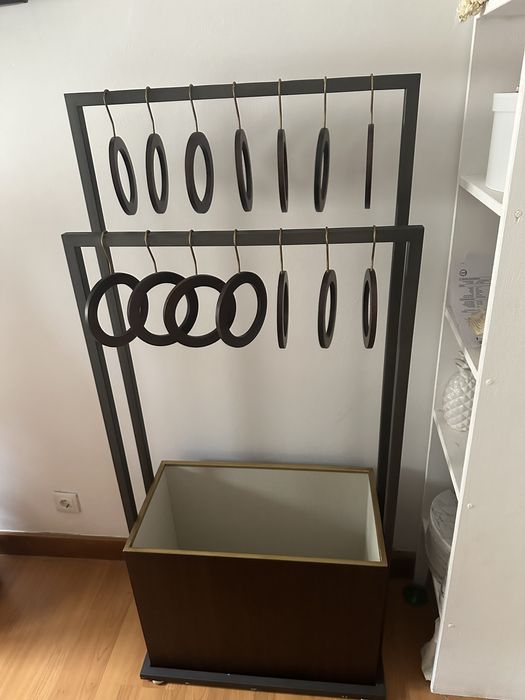 Móvel expositor madeira