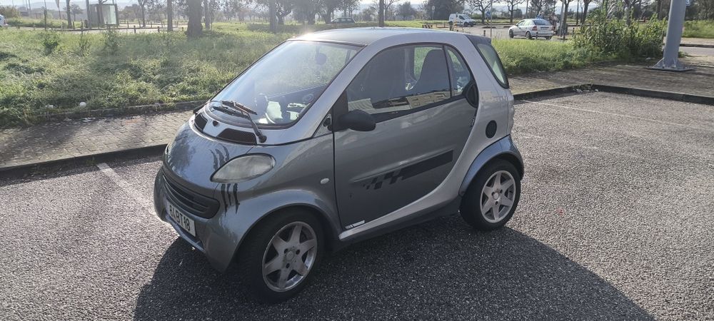 Smart Fortwo CDI Coupé Diesel com teto panorâmico