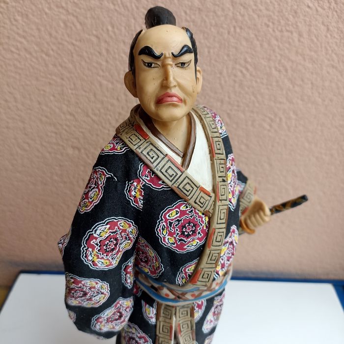 Estatueta Samurai de pé 38 cm