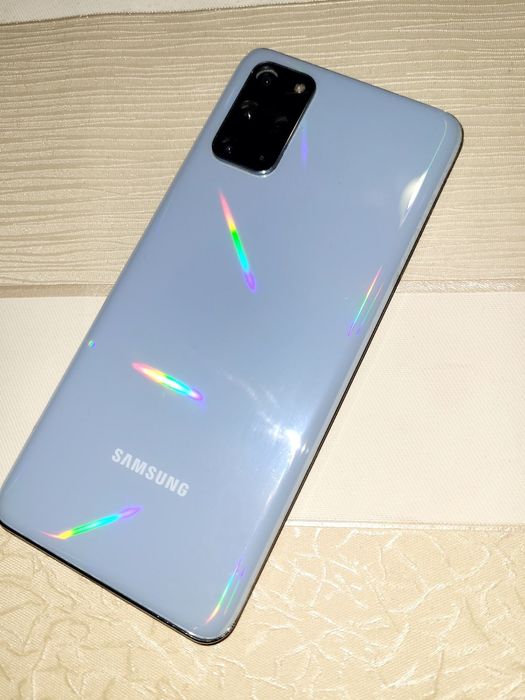 Самсунг  S20+ и S20FE