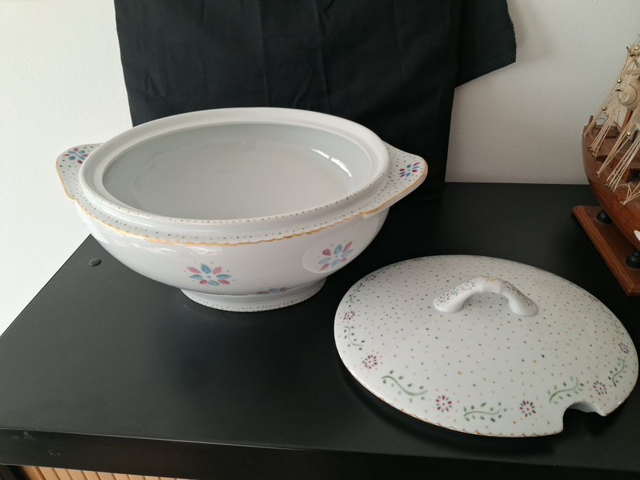 Terrina pintada à mão