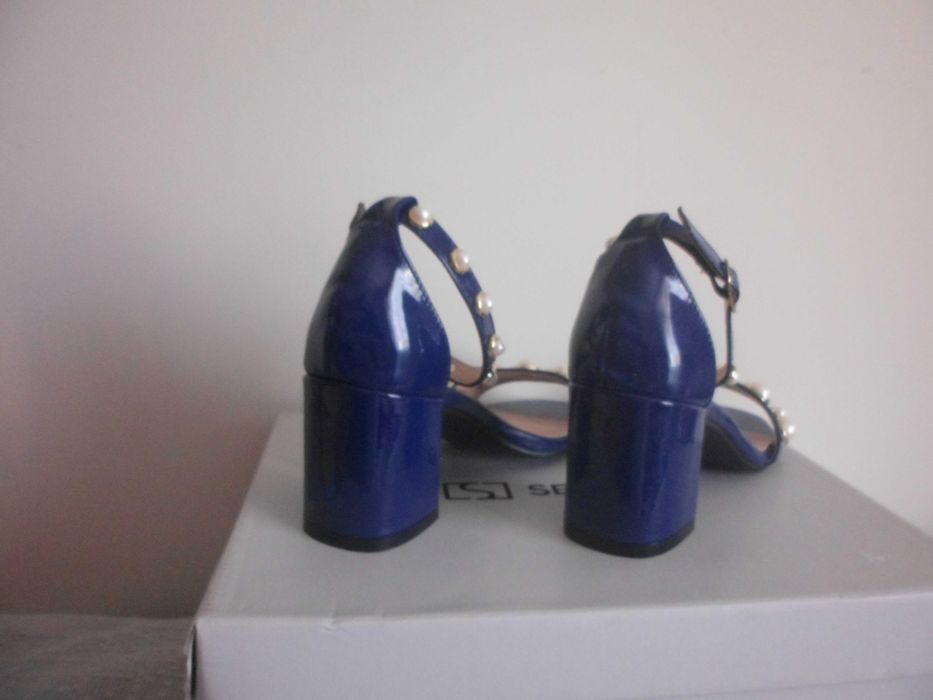 sandálias novas com etiqueta para senhora cor azul marinho