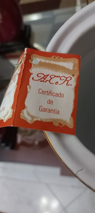 Potes pintados á mão
