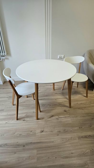 zestaw stół i 2 krzesła JYSK JEGIND