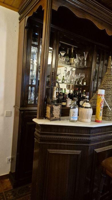 Móvel bar clássico de sala em madeira escura(mogno maciço)