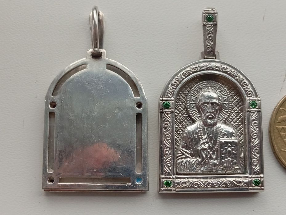 Иконка серебряная.