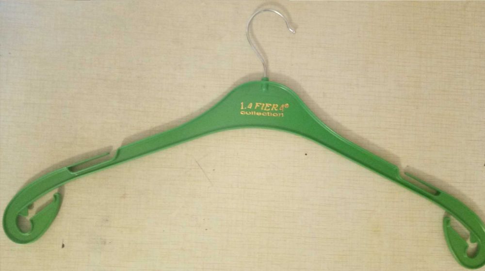 Плечики для одежды. Маникены.