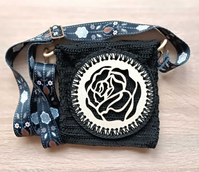 Torebka ręcznie robiona na szydełku