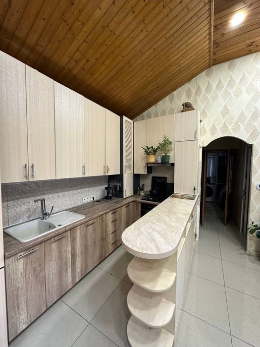 Гарна трьох кімнатна квартира в Гостомелі в тихому місці