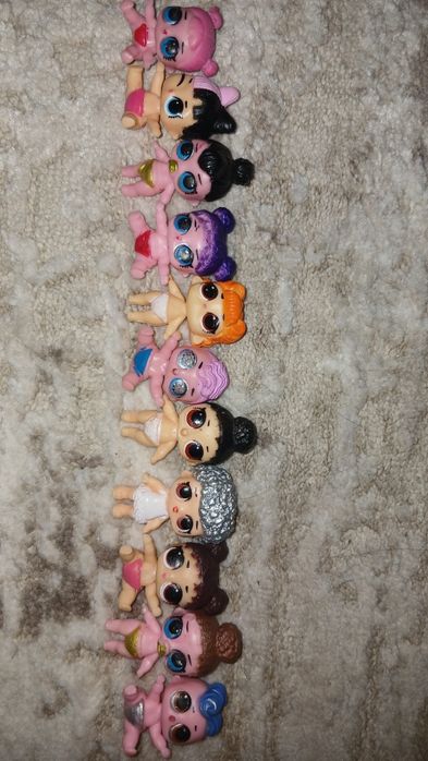 Ляльки LOL та аксесуари.