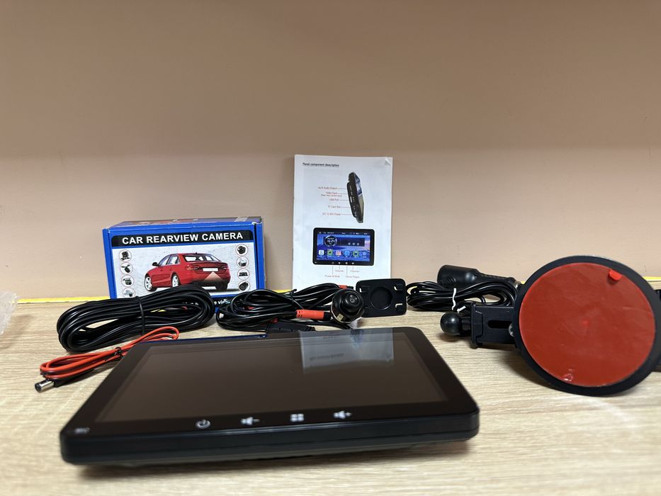 автомобільний мультимедійний плеєр на базі Android разом із комплектом камери заднього виду.