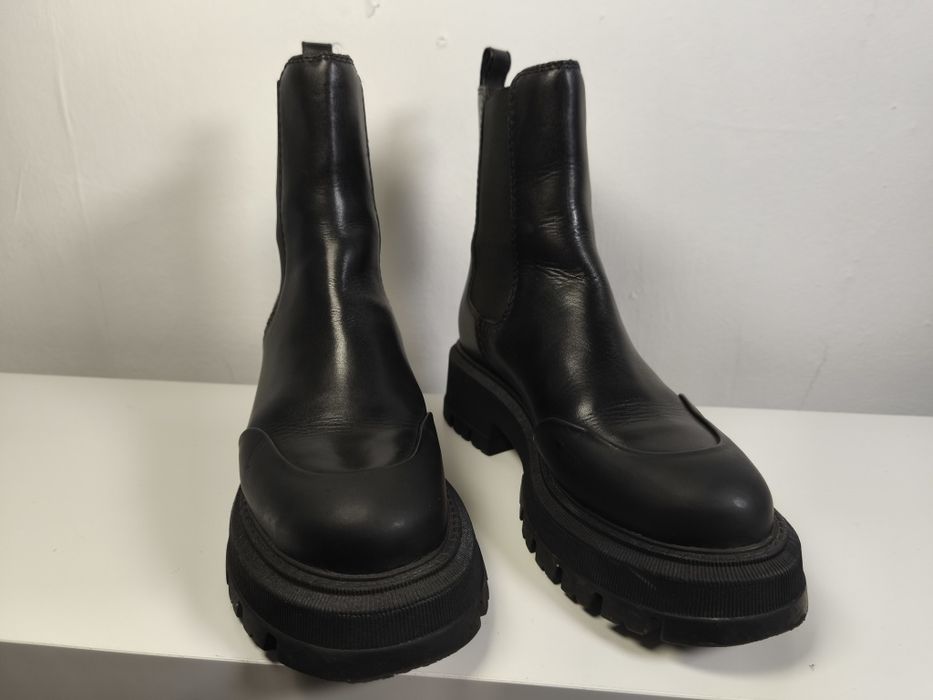 СРОЧНО  до 1.02. Ботинки натуральная кожа размер 38 деми