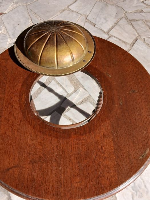 Mesa de Apoio Vintage em Madeira com Centro Metálico – Peça Decorativa