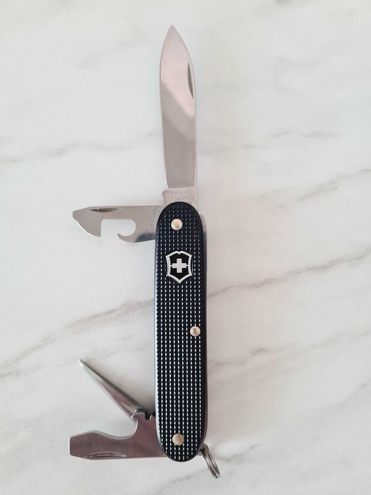 Victorinox Pioneer Alox Black + opakowanie