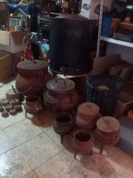 Antiguidades e velharias.