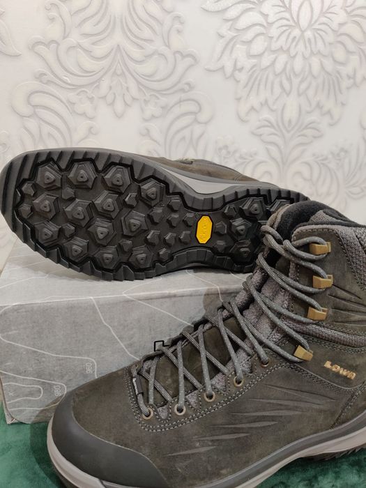 Buty trekkingowe górskie lowa vibram gore tex rozmiar 42
