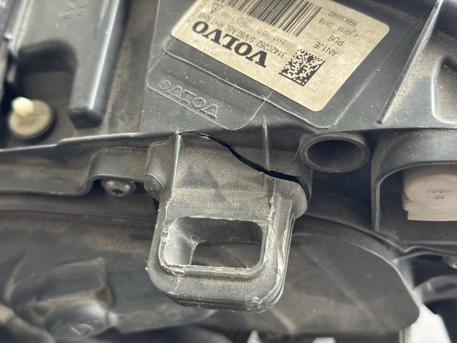 Farol direito Volvo V60