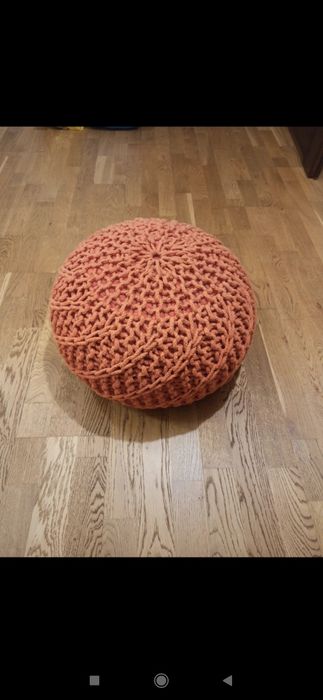 Pomarańczowa pufa