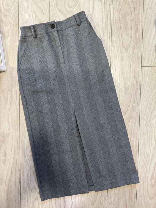 Спідниця міді з розрізом