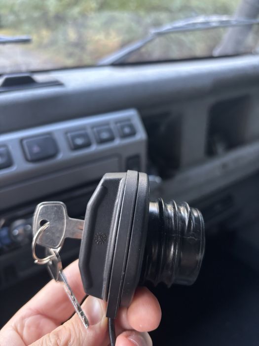 Пробка для бензобака на Дефендер