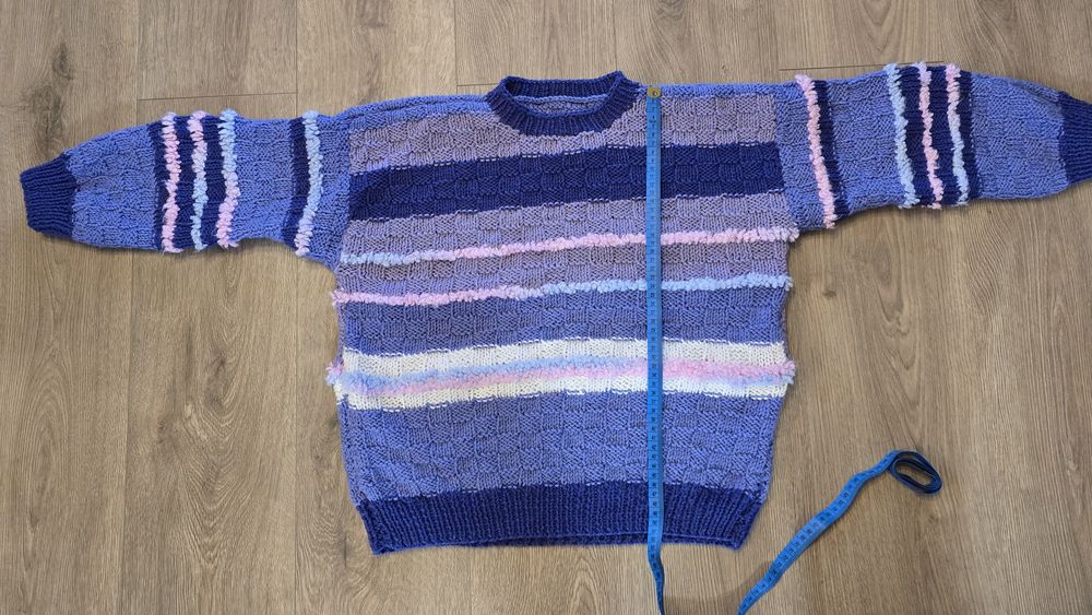 Sweter z włóczki ręcznie robiony