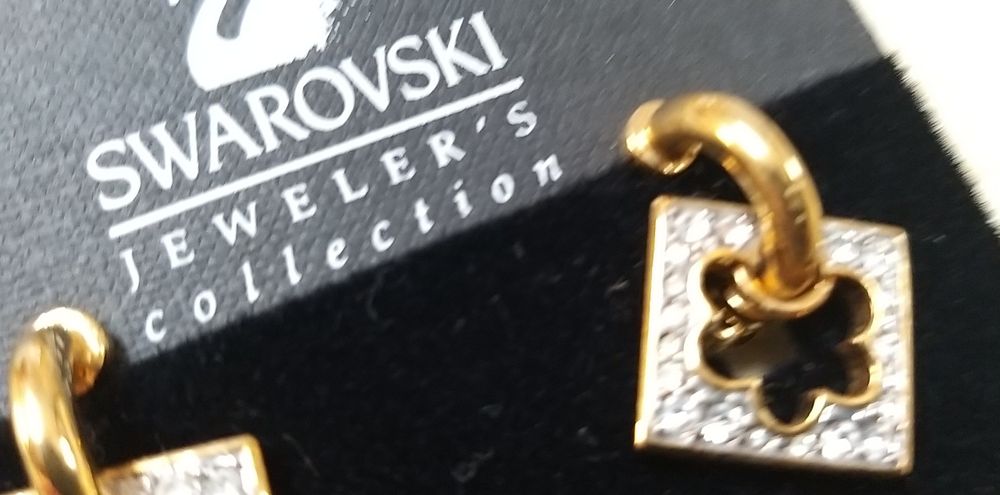 Brincos de mola Swarovsky.