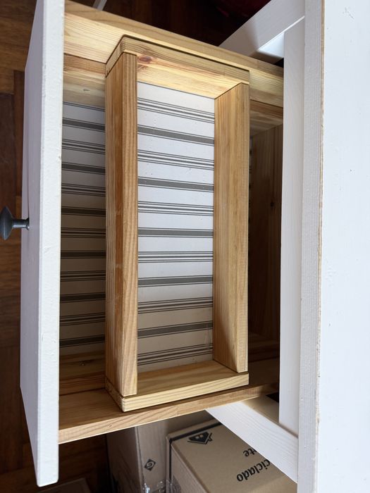 Mesa de cabeceira IKEA