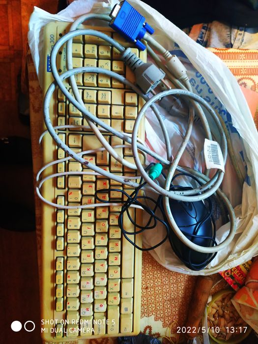 Продам  клавиатуру +мышку + 2 колонки