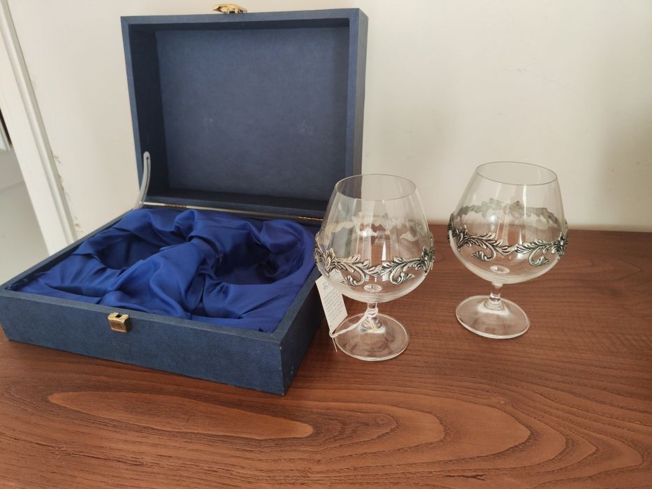 Conjunto 2 cálices com decoração em estanho
