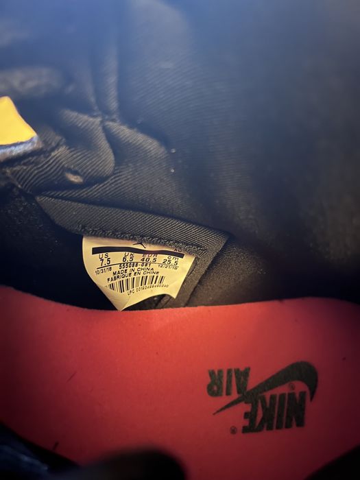 Air Jordan 1 crimson tint