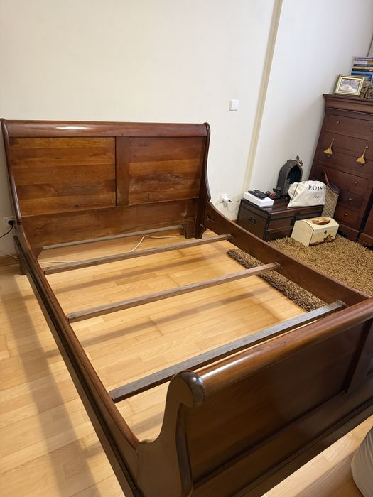 Cama de casal cerejeira em bom estado