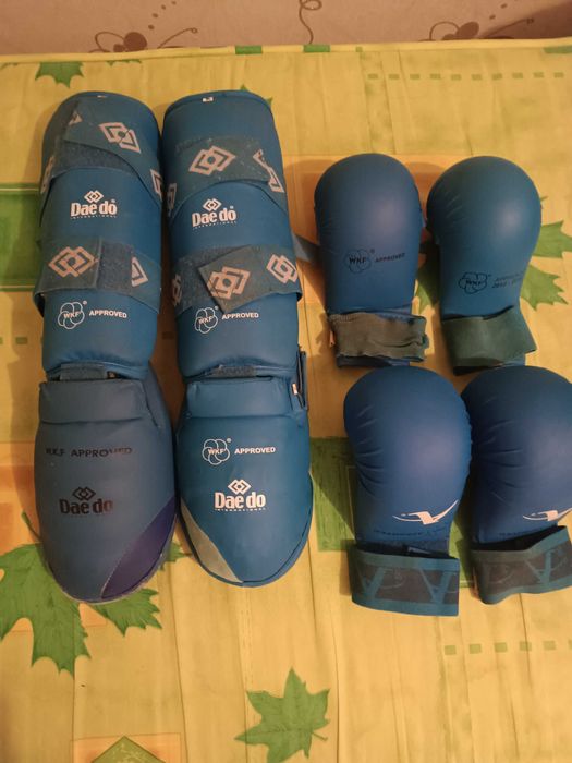 Кімоно, амуніція, сині пояса.