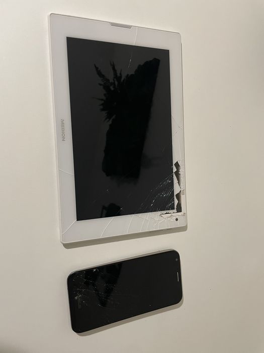 Tablet i telefon uszkodzone