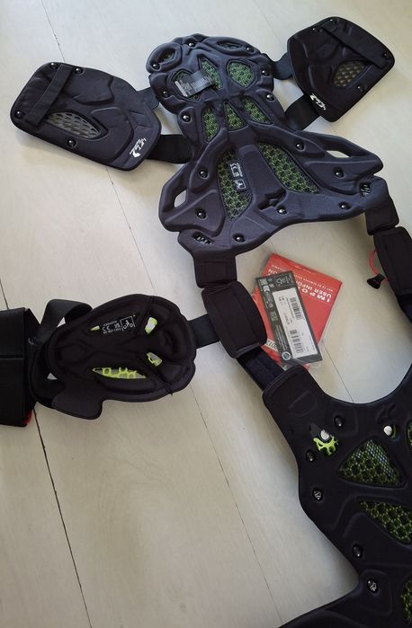Панцир Alpinestars A10 FULL мото панцирь захист тіла  черепаха мото черепаха захист тулуба Leatt 6.5 5.5  kovi geon ендуро мотокрос
 та вагу до 100кг.