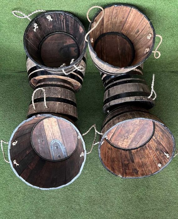 Celhas antigas em madeira, floreiras