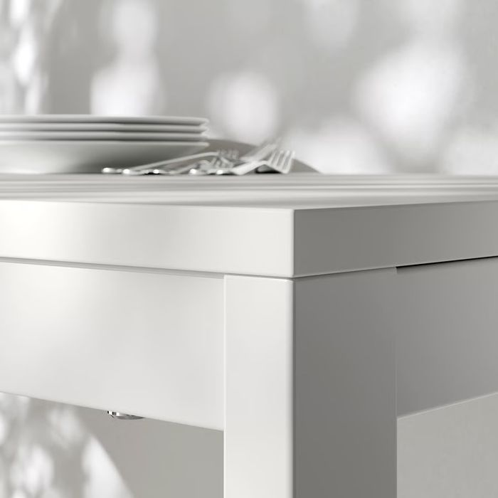 1 mesa extensivel e 1 mesa normal