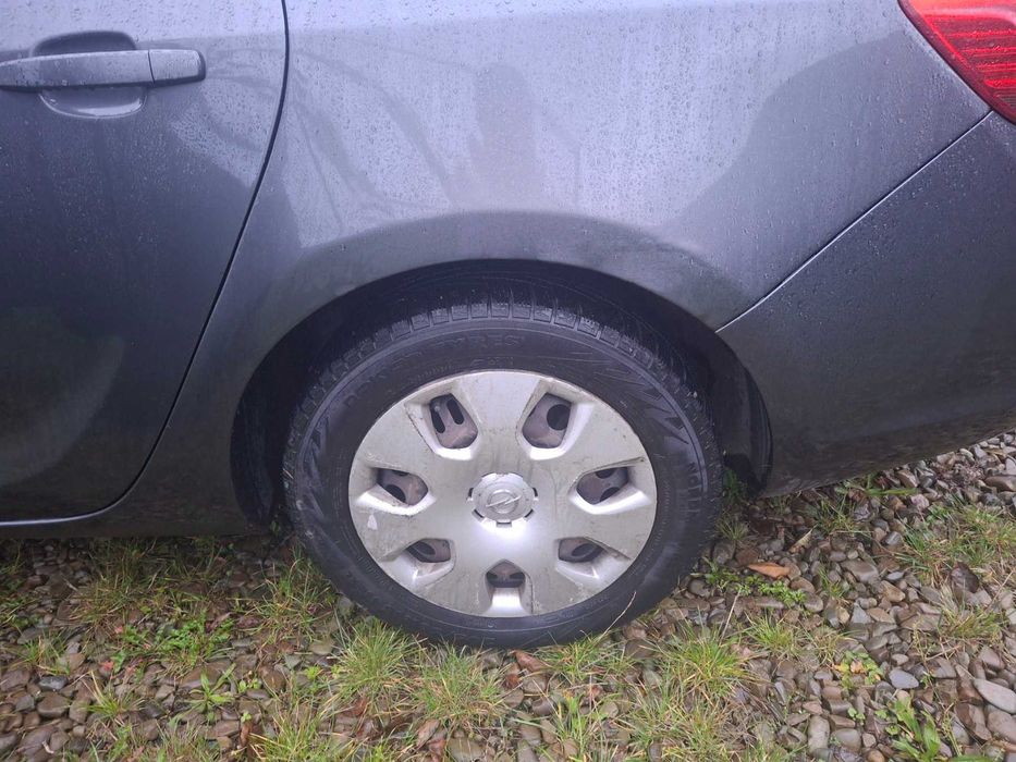 Опель Астра J 2011